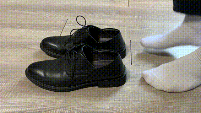 靴の2大要素は「見た目」と「履き心地」

だがビジネスシーンに必須の革靴では実現は難しく、特に革靴の締め付けが苦手な方には、一種の苦痛でもあります。