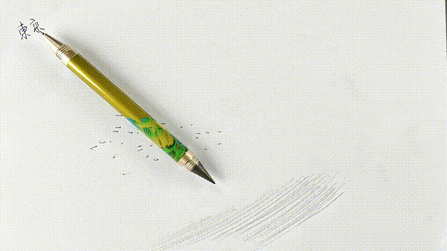 今回の”無限”に書ける鉛筆シリーズでは、ライトとペンの共存をテーマに新製品を開発しました。