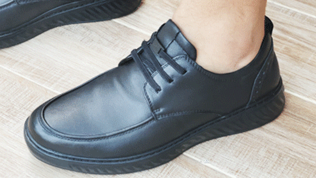靴ひもの弾力性を、足の形にフィットし、しかも履いたり脱いだりが容易な、最適な値となるよう設計しました。
