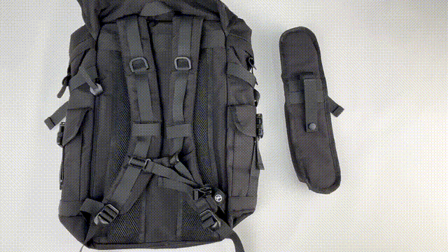 メインバッグの背面には接続用のストラップがあり、これを装着ベルトのあるバックパックのショルダーストラップに取り付けることにより、サブバックとして使用することができます。